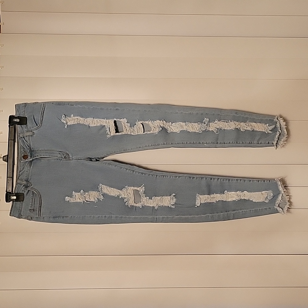 Fashion Nova light blue distressed ankle jean. Size 15 New without tags